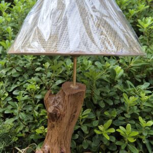 Lampe en bois avec abat-jour