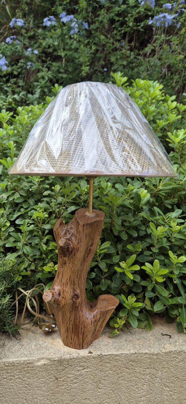 Lampe en bois avec abat-jour