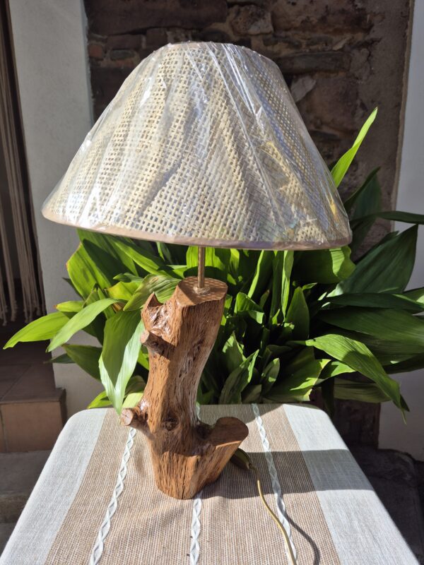 Lampe en bois avec abat-jour